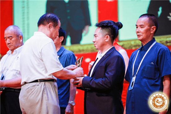 陈欣陈樊宇受邀出席第二十一届世纪大采风年度盛典