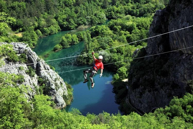 历奇探险 高空滑索 专业设计安装我们国家目前最长的滑索有1500米