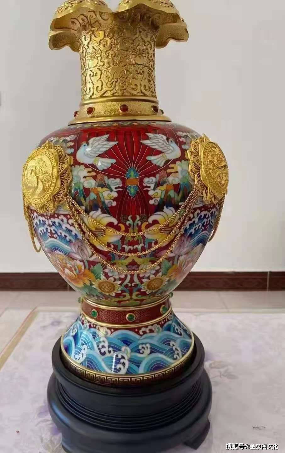 景泰蓝大师张同禄八秩之年再创佳作盛世荣光同心尊
