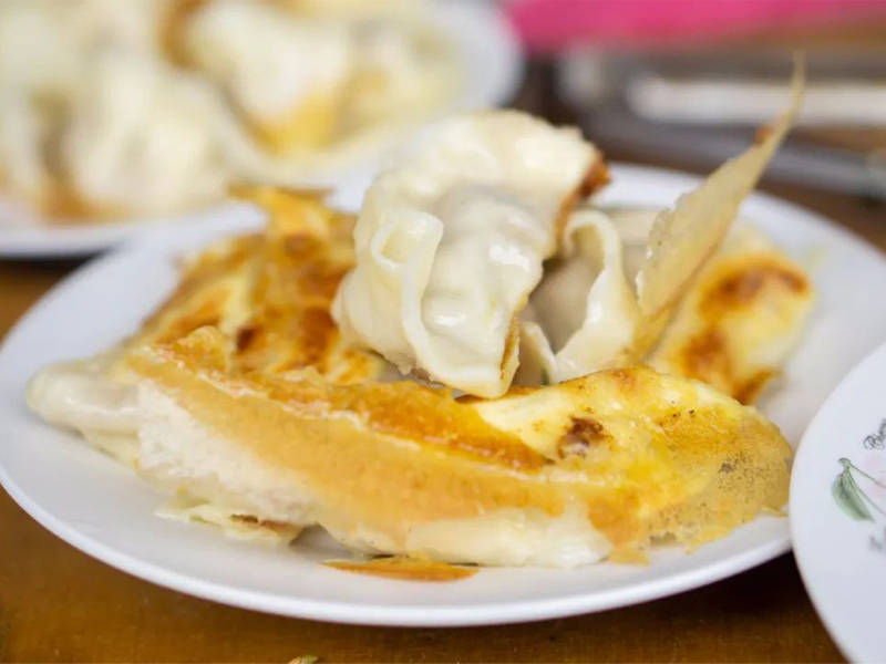 因为|为什么学早餐技术选粥二舅牛肉煎包店?因为实体店没有套路,真材实料上手干!