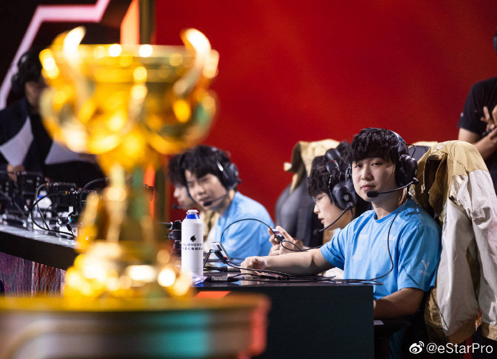 【狐侃kpl】:人气战队半决赛狭路相逢 重庆qg能否阻拦武汉estar_qghap