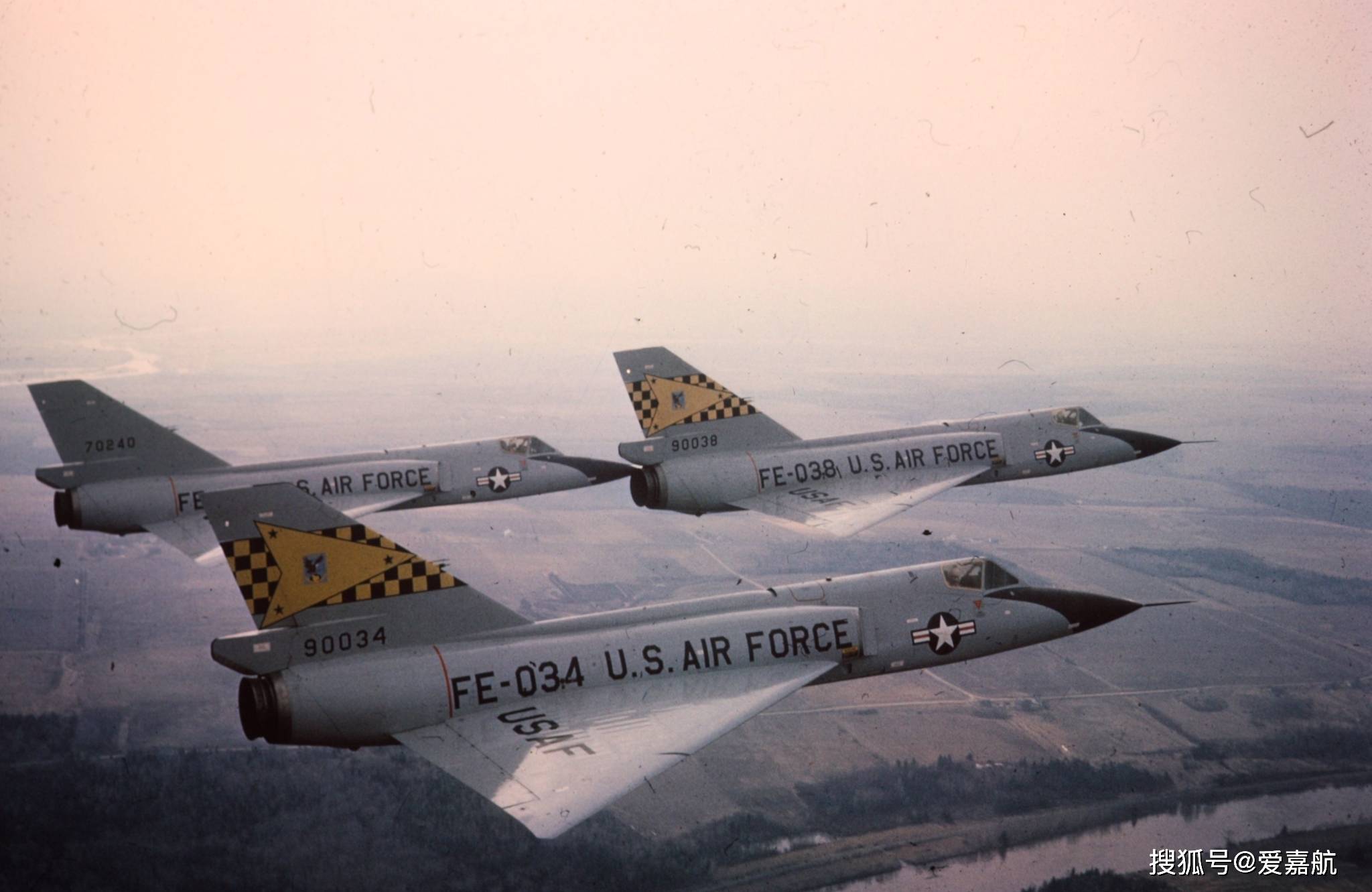 f106战斗机弹仓图片