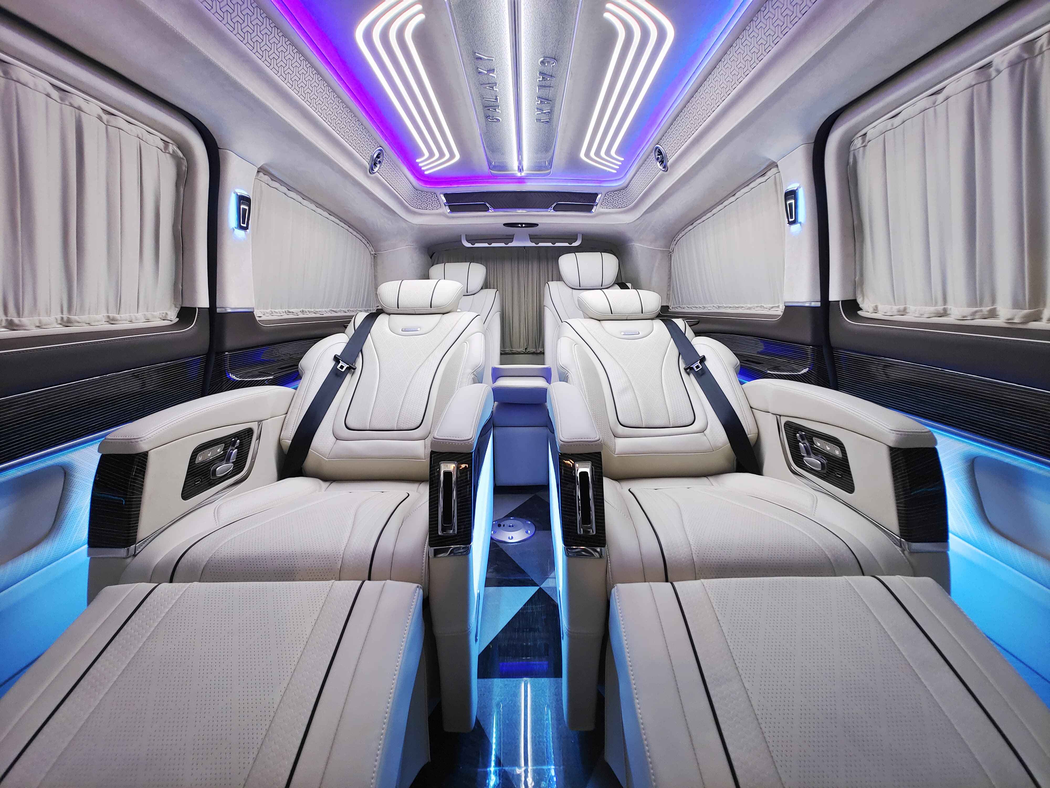 奔驰银河满天星v260l高端的商务车往往提供最朴实的舒适体验