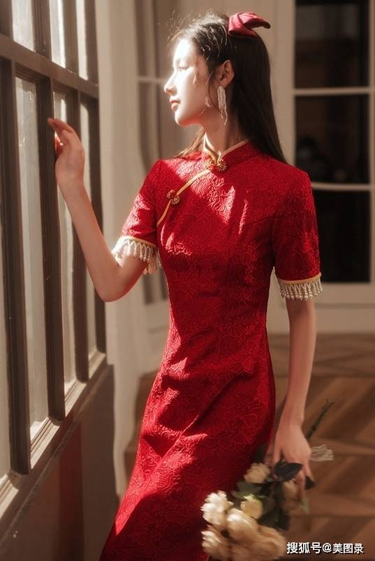 红色锦段旗袍女大图图片