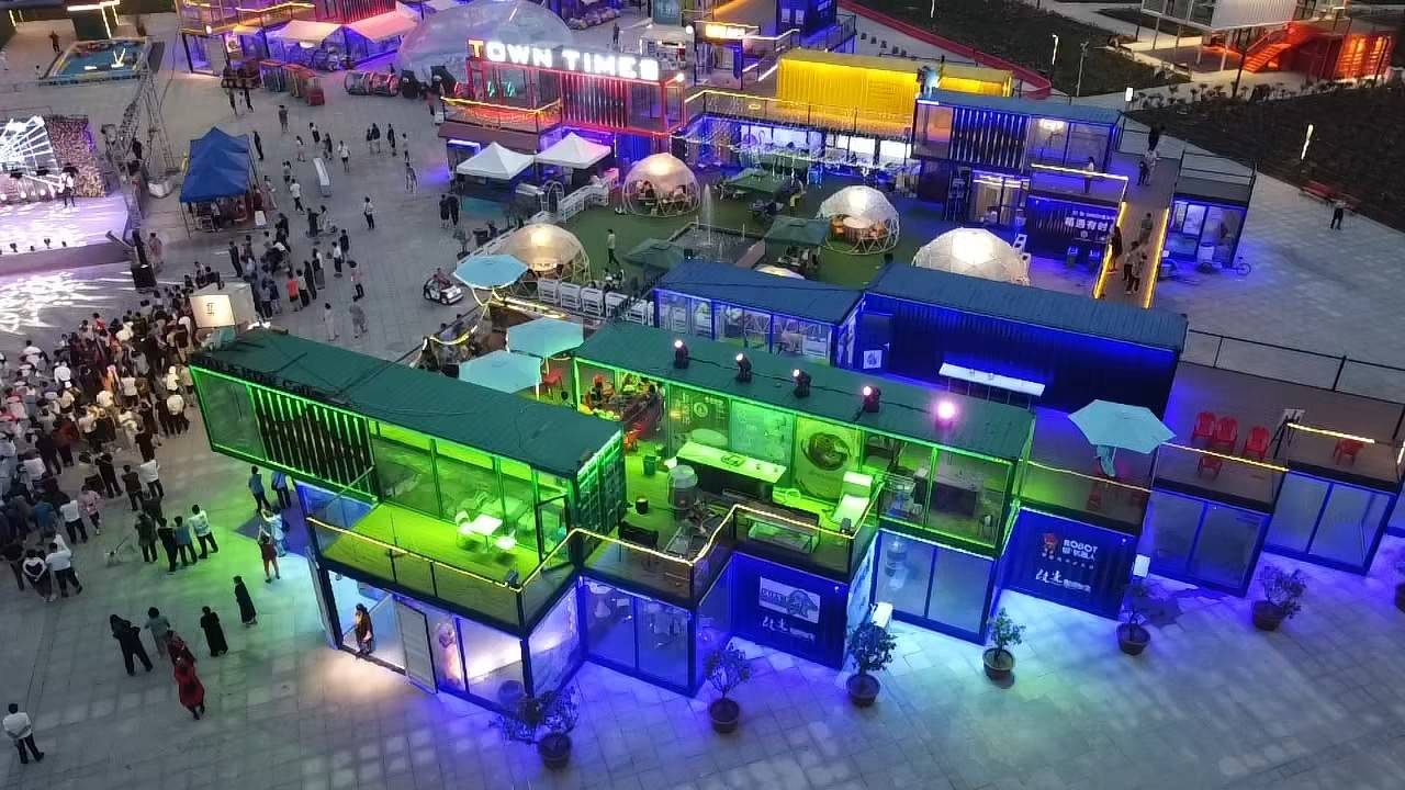 东北最大玫瑰花海盛放和平湾集装箱小镇自驾好去处