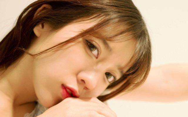 漂亮女租客以身相以交房租 为了省房租我让房东玩
