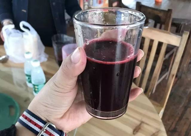 什么|葡萄酒与桑葚酒到底哪个好?有什么区别_桑葚酒适合什么人喝