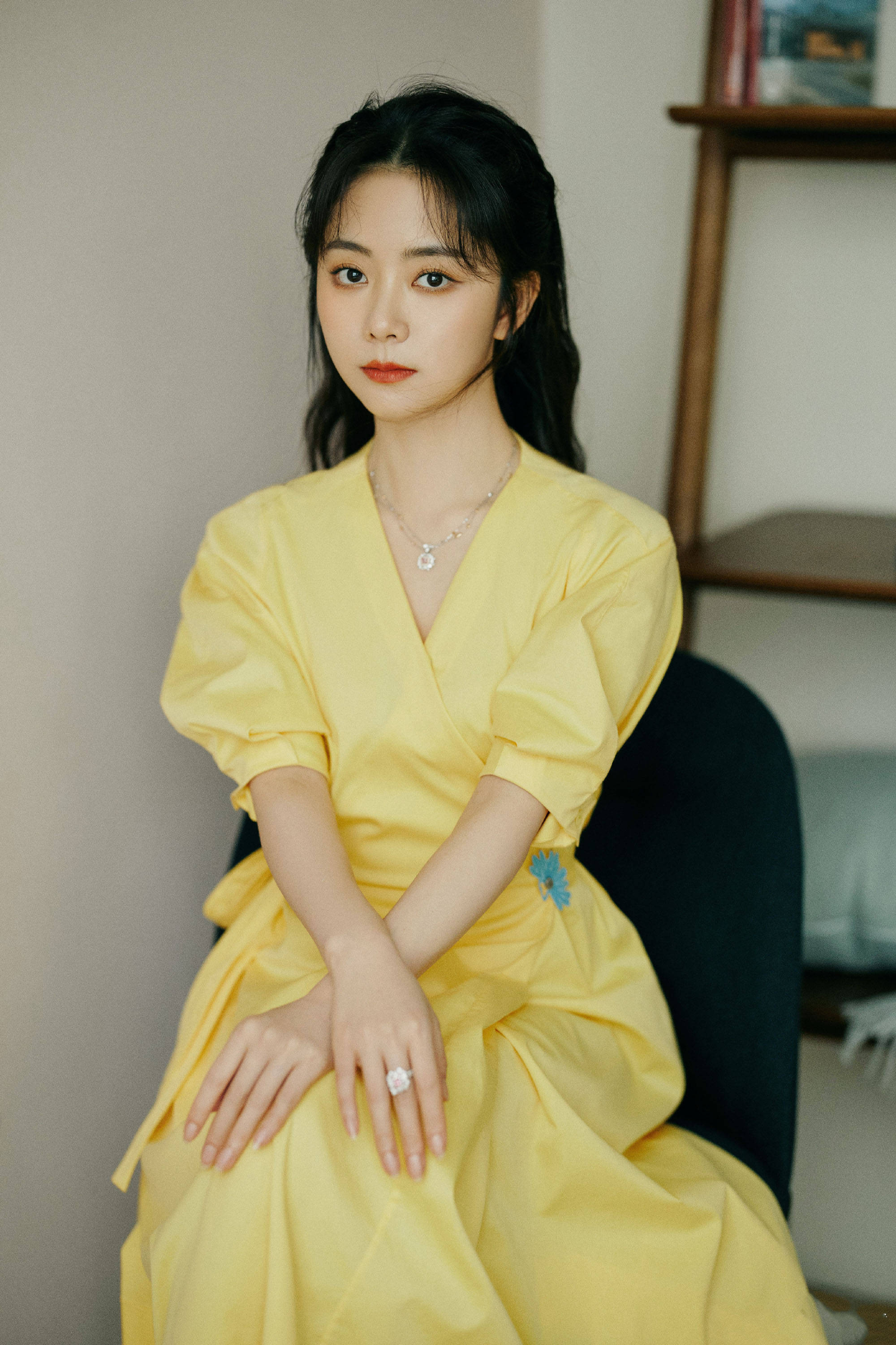 面料|江苏五龙——谭松韵不亏是元气少女啊,穿搭尽显少女风范!