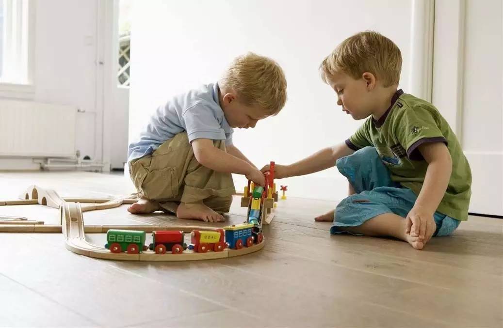 因为|宝宝上幼儿园之前很粘人怎么办？一招教你快速解决