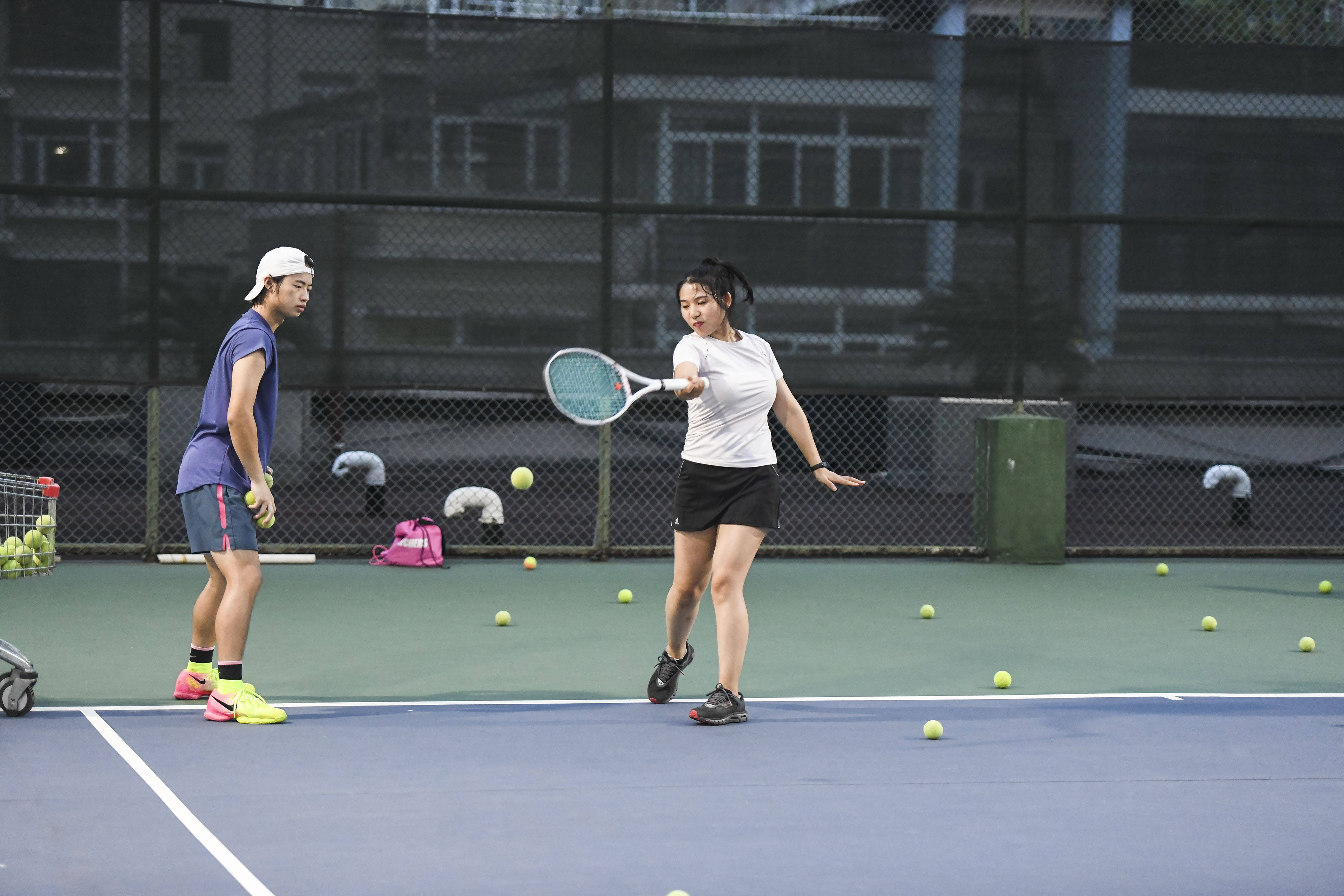 合肥:网球运动悄然兴起,学打网球成为时尚