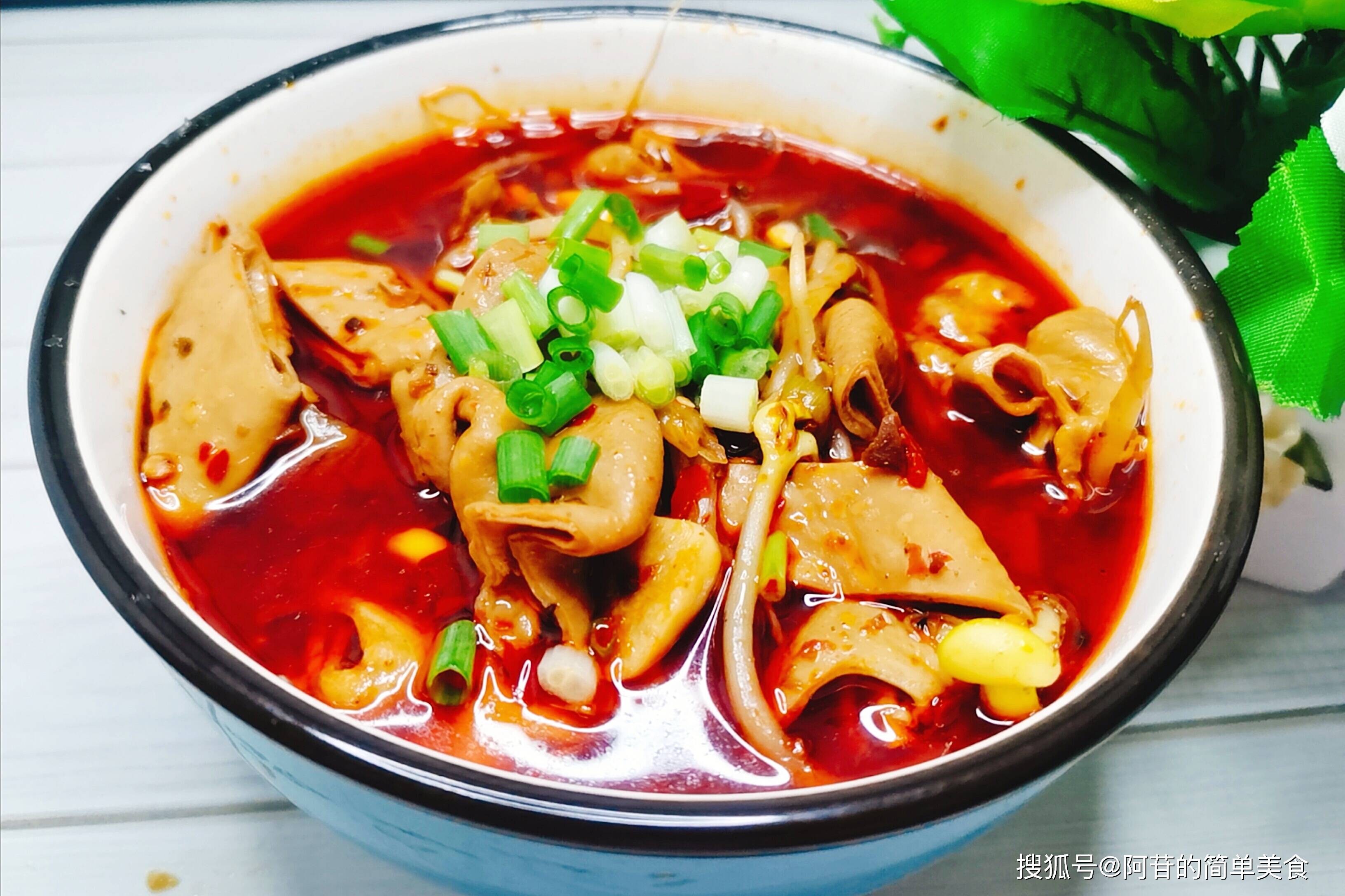 原创臭烘烘的肥肠处理好了稍微加点料煮一下味道就香得不得了