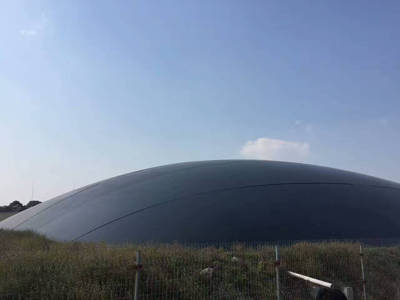 黑膜沼气池优势多多但切记要做好这几点保证安全性