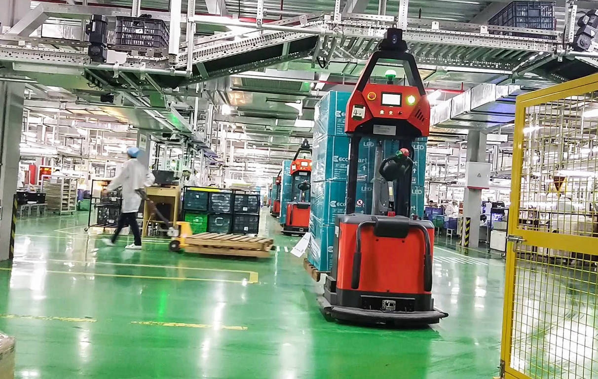 agv是指对成件托盘货物进行装卸,堆高,堆垛和短距离运输作业的各种