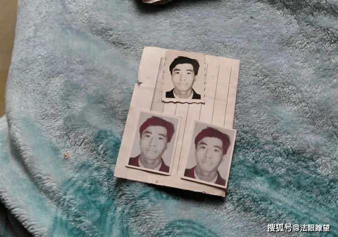 向明钱父亲的遗照当晚8时许,向明钱的父亲向文志得知女婿王某祥去了