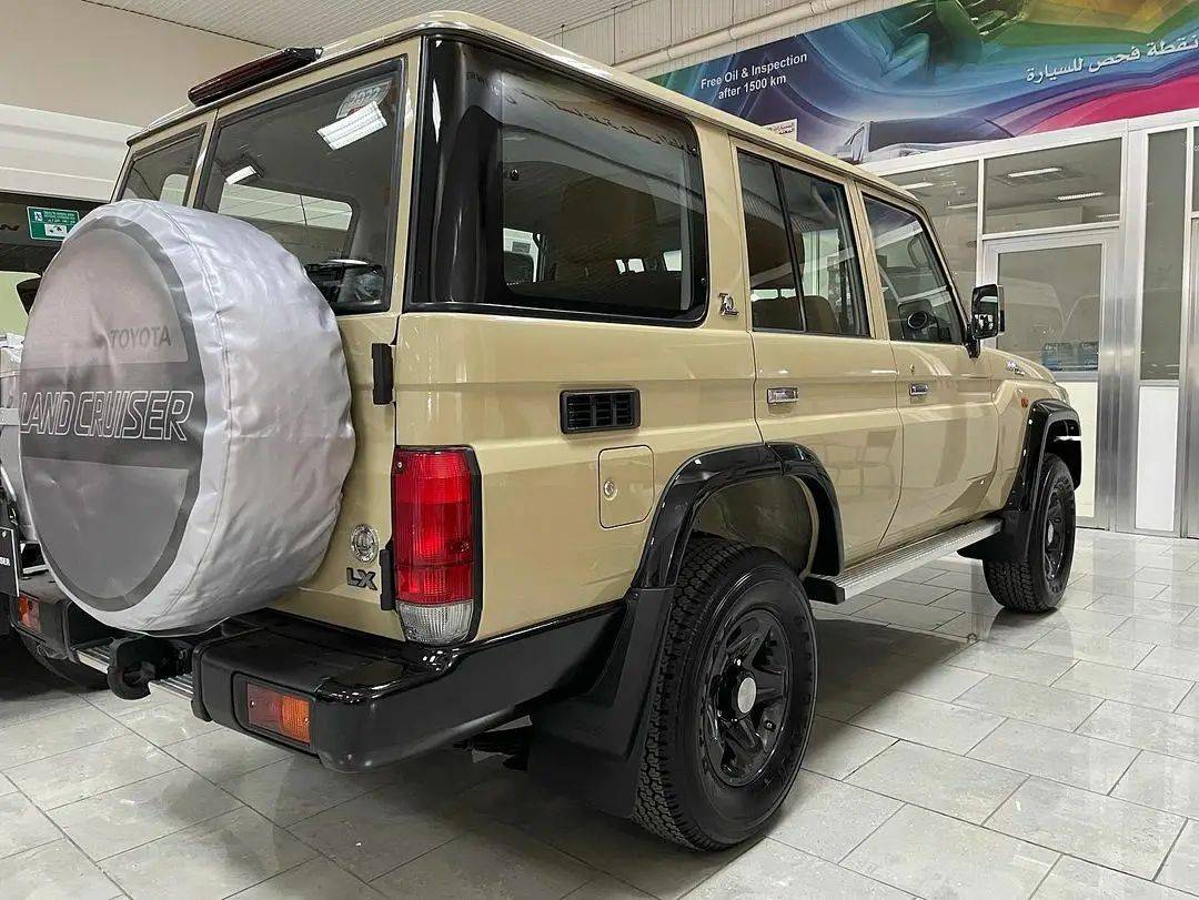 丰田陆巡lc70七十周年限量版车型实车曝光限量600台