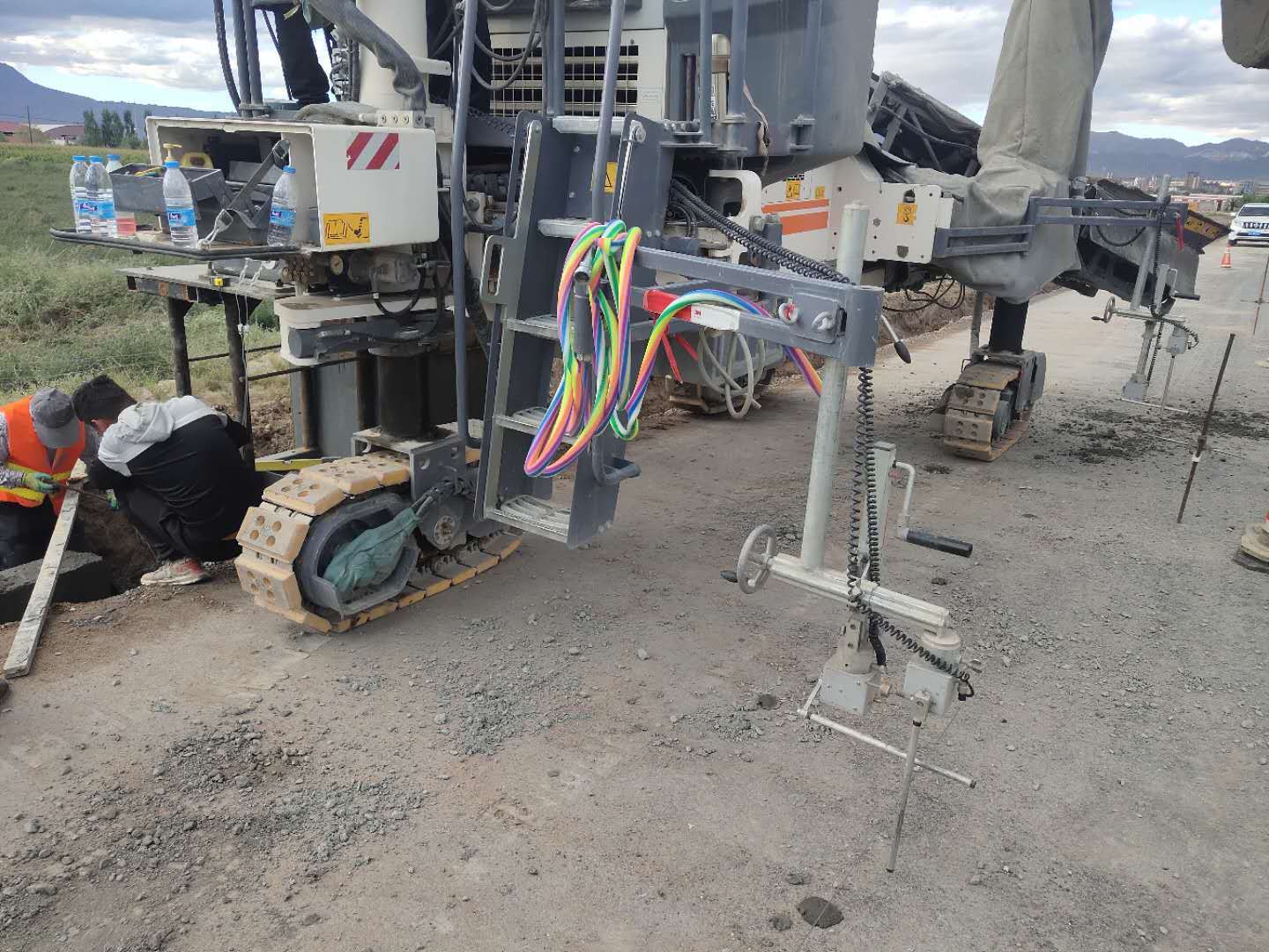 小型路缘石滑模机常见种类和优缺点