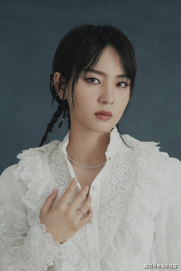 周笔畅诠释闪耀舞台魅力个性脏辫又酷又飒(组图)