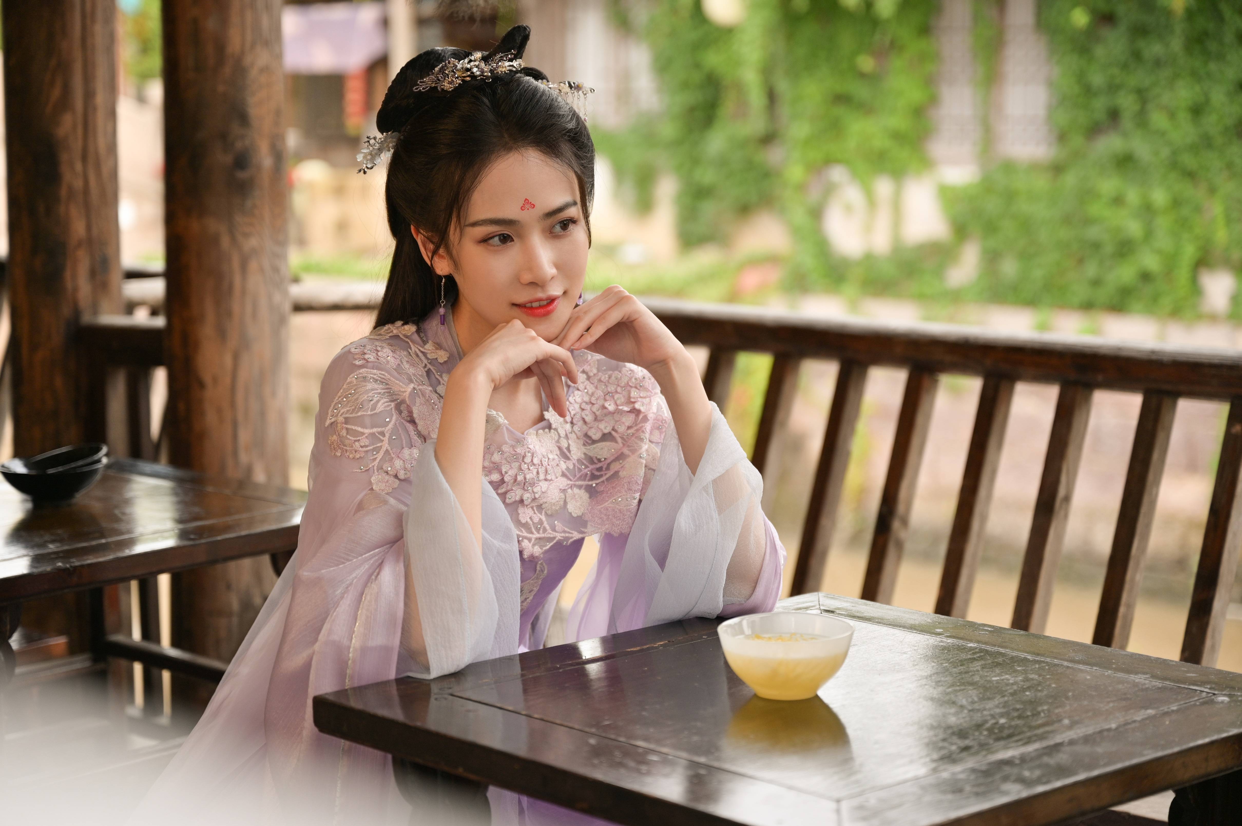 刘美彤金小气家族开播化身花城富商全城追夫