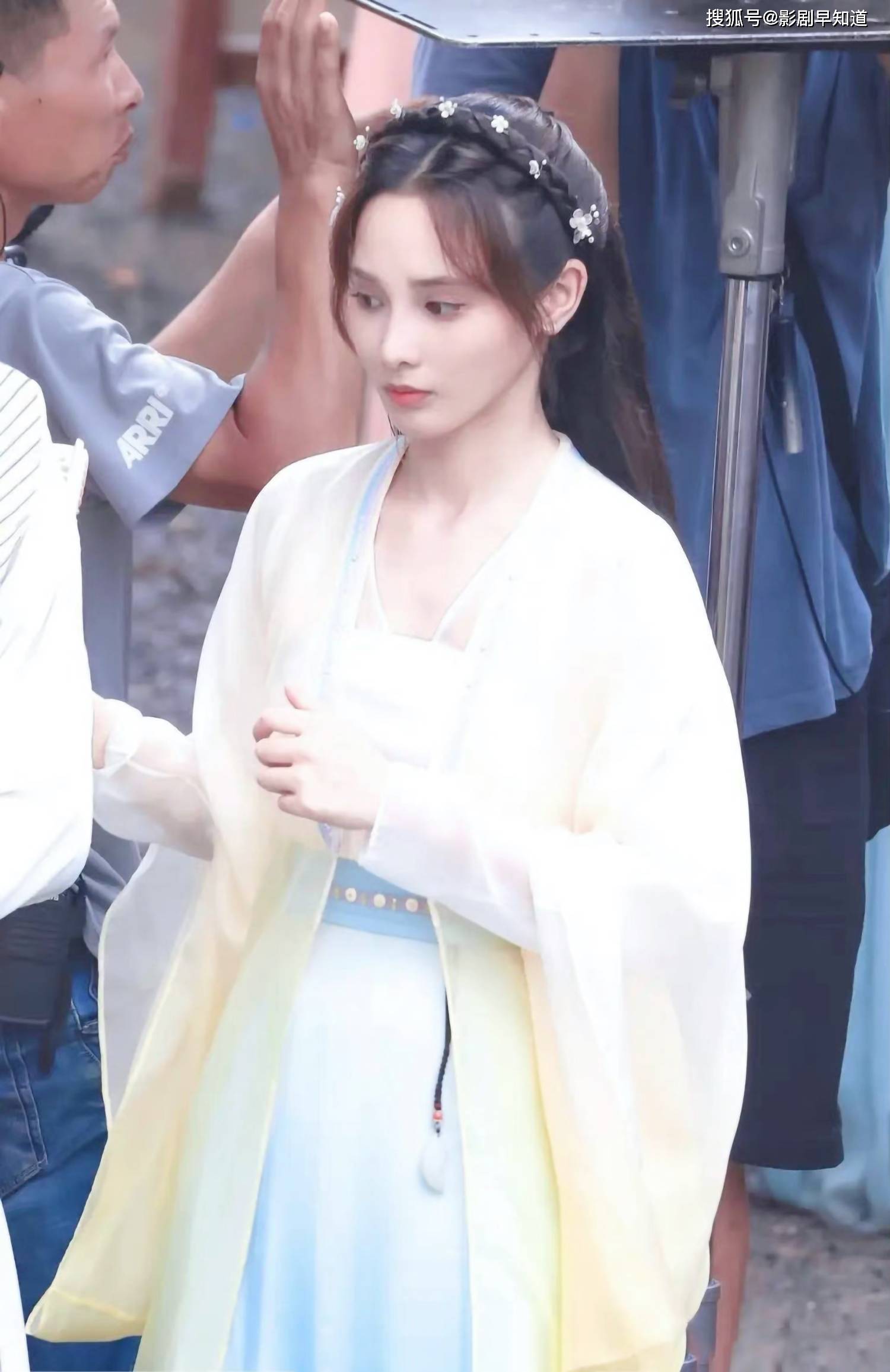 彭小苒|彭小苒新戏《春闺梦里人》杀青，古装颜值提升，搭档95后小生