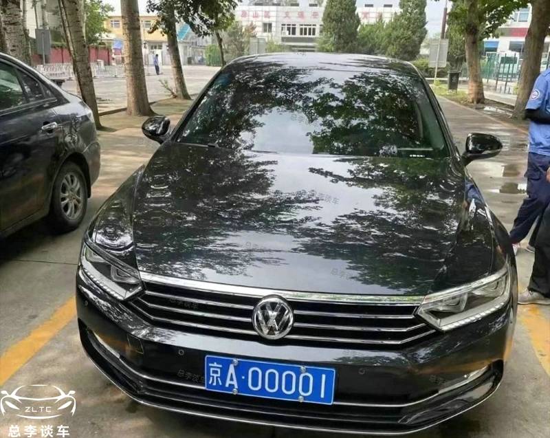 大众迈腾是国内最常见的b级轿车之一,眼前的这辆车为2017款大众迈腾2