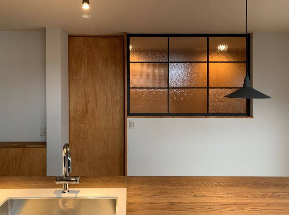 房子采光不好,室内窗来补救,为家增添独特的美