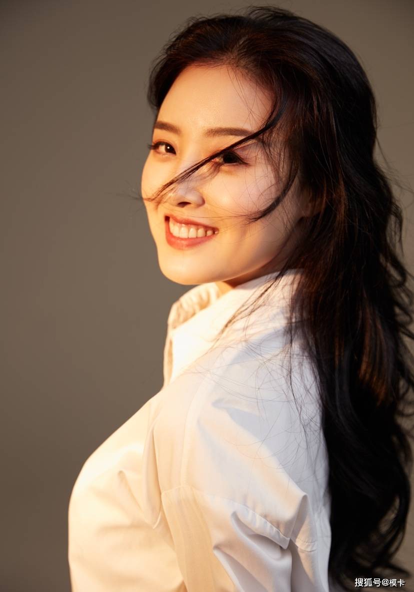 通告 模卡 推荐艺人：诗怡
