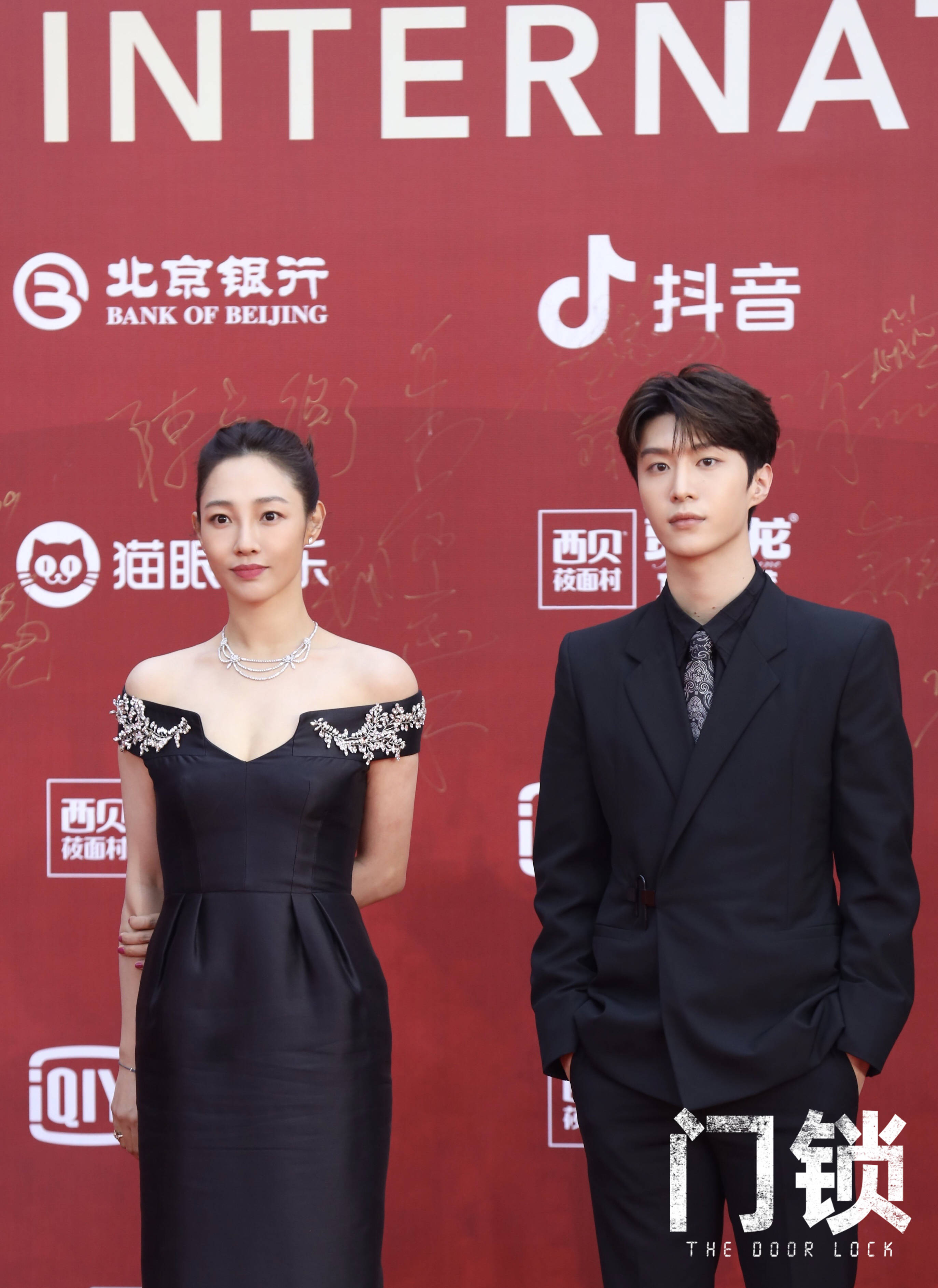 电影|《门锁》海报预告双发定档11月19日 白百何还原独居女性困境