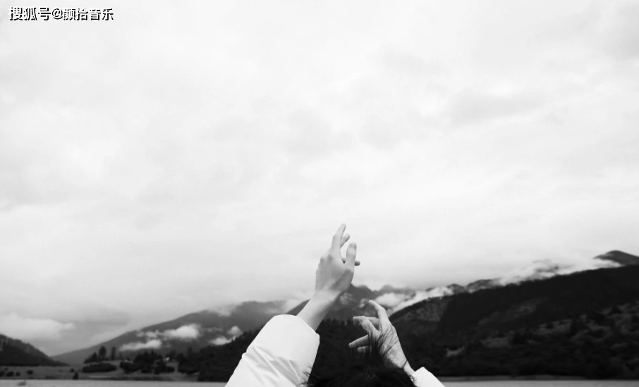 都能|歌手华晨宇一路歌唱自我，斩获许多荣誉，也获得一众歌迷跟随