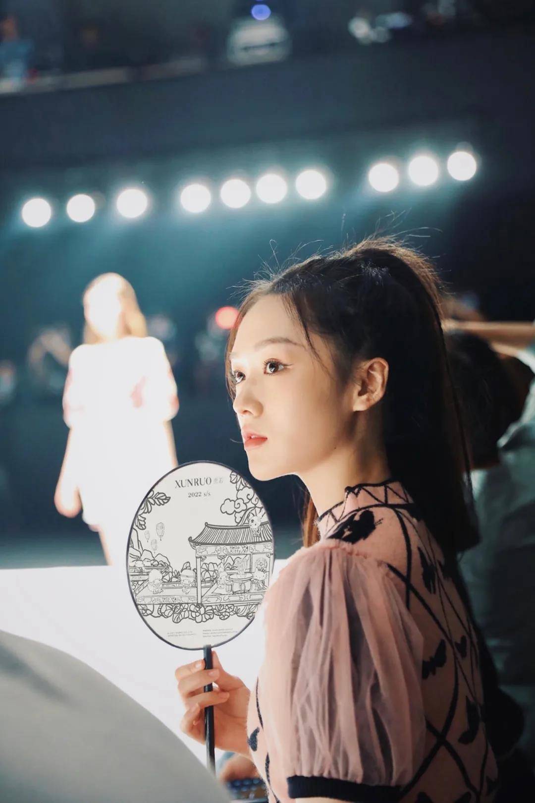 幻境 XUNRUO熏若 x Hello Kitty&amp;Friends联名系列 2022春夏 中国国际时装周秀场