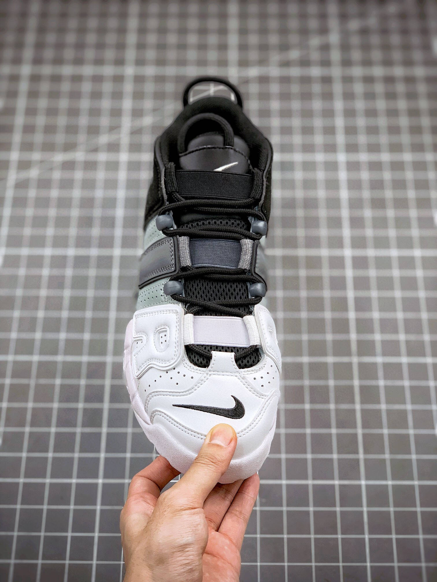 皮蓬 耐克大 AIR 皮蓬 Nike Air More Uptempo Tri-Color 黑白灰渐变运动鞋