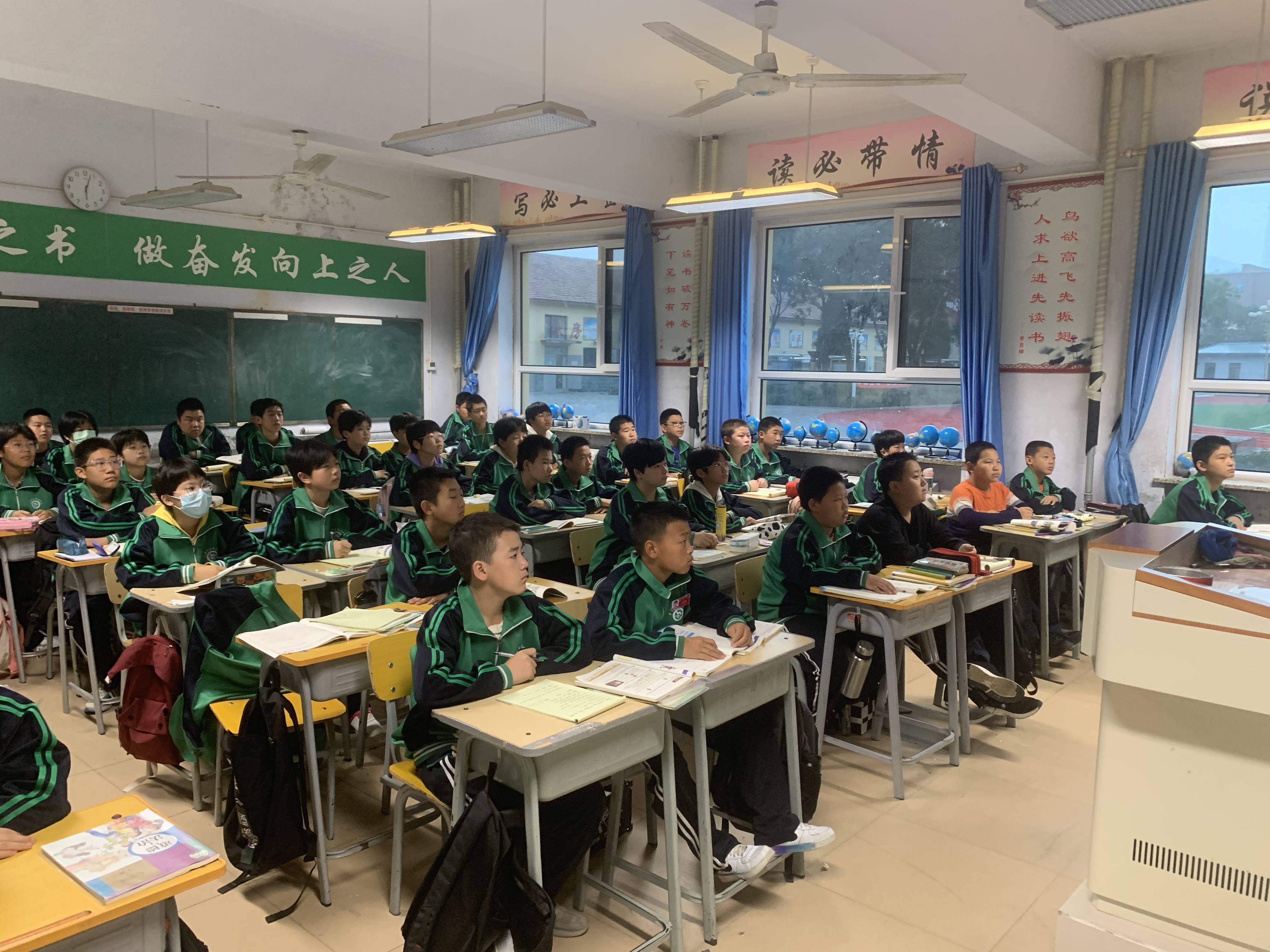 平泉市洼子店中学团总支:重温英雄事迹,赓续精神血脉