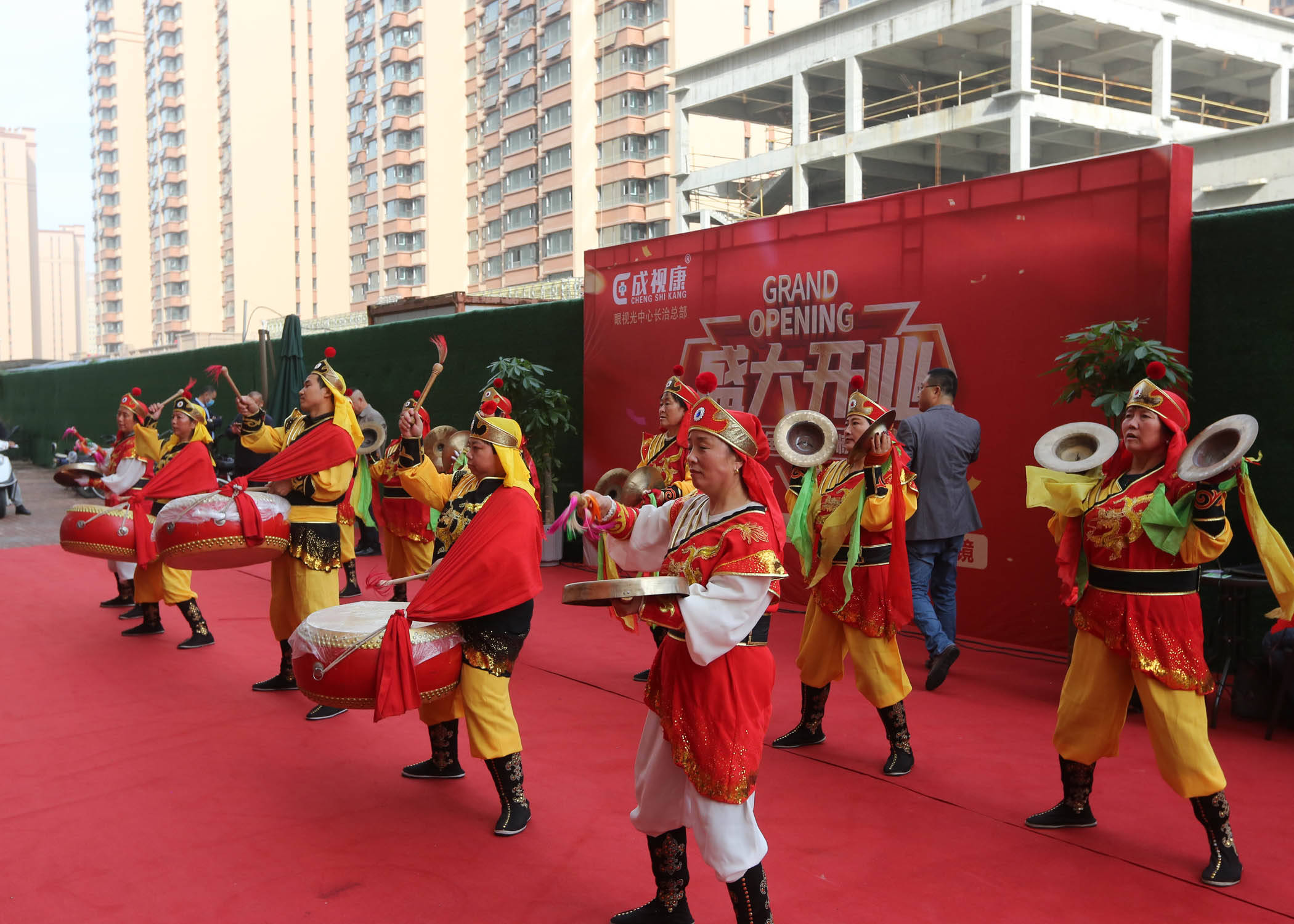 威风锣鼓队助长治67成6767视67康总店盛大开业