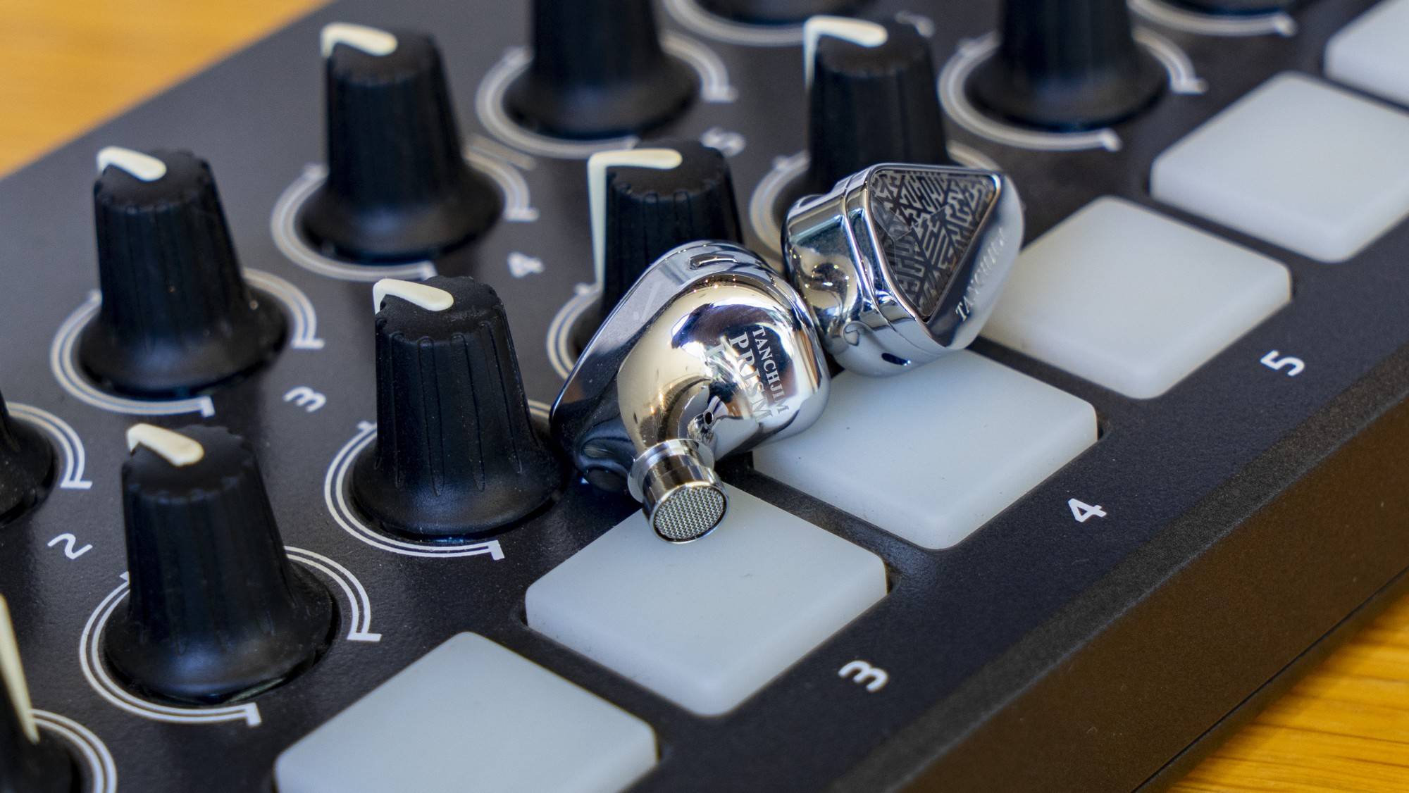 天使吉米prism耳机上手玩:脱俗气质无法抗拒