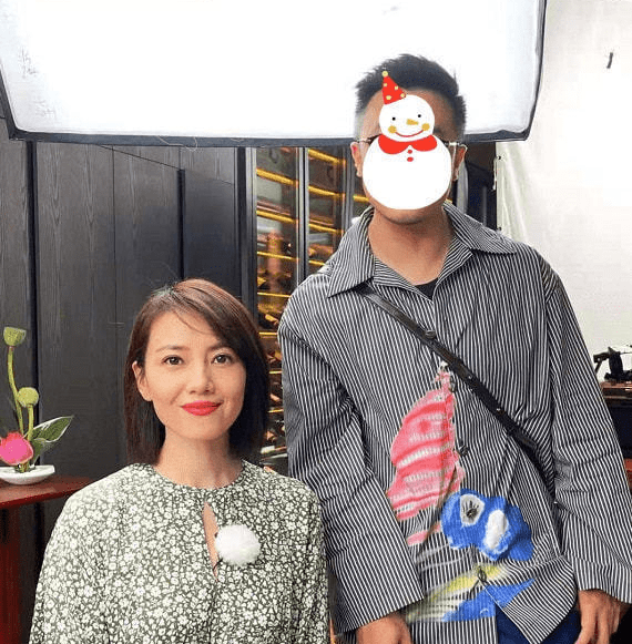 黑色 高圆圆庆42岁拍大片，P变成一个纯洁的女孩，却不修美颜像阿姨