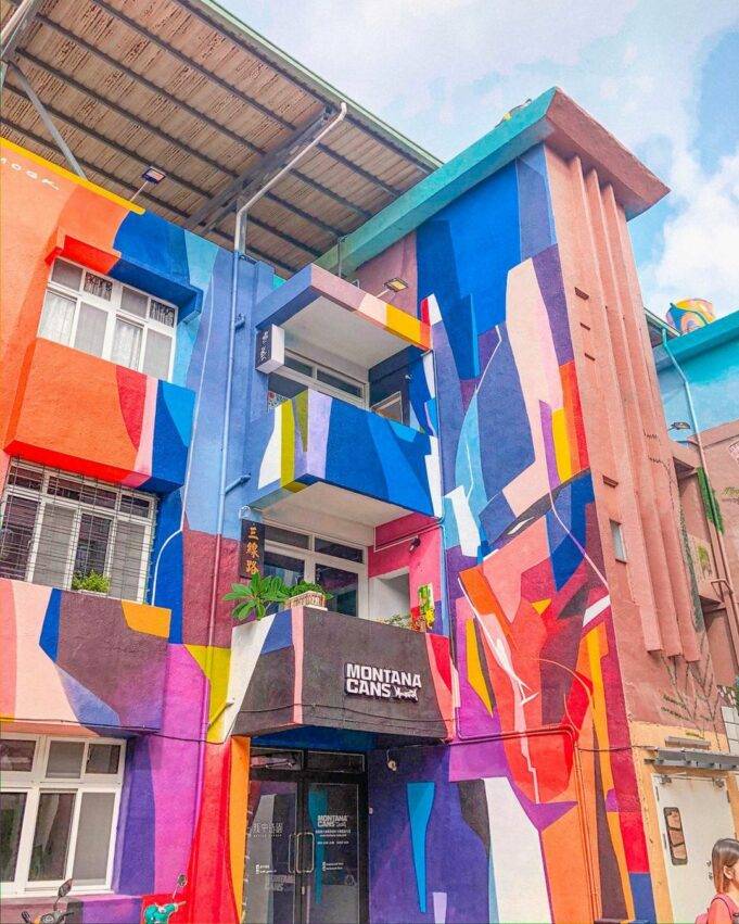 欧风建筑就好像漫步在英国古堡之中,使用大量鲜艳色块的现代几何风,都