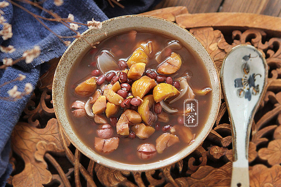栗子|秋天，餐桌四宝不能少，煮成糖水特美味，滋补暖身，每次必吃精光