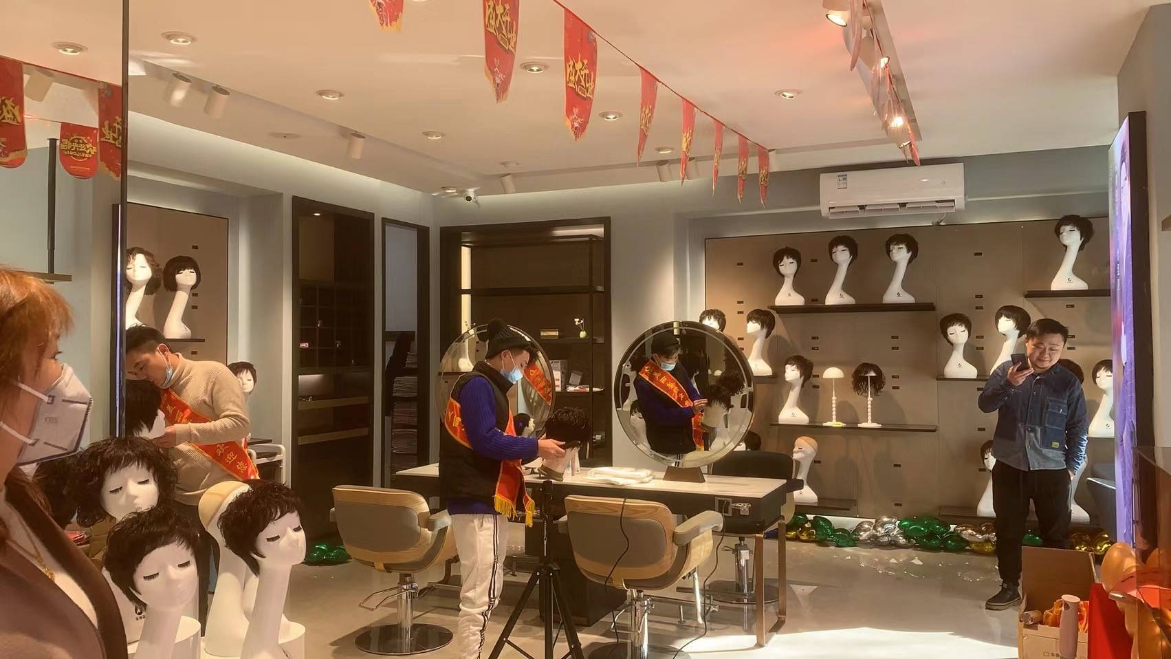 假发英年早“秃”90后都开始戴假发了