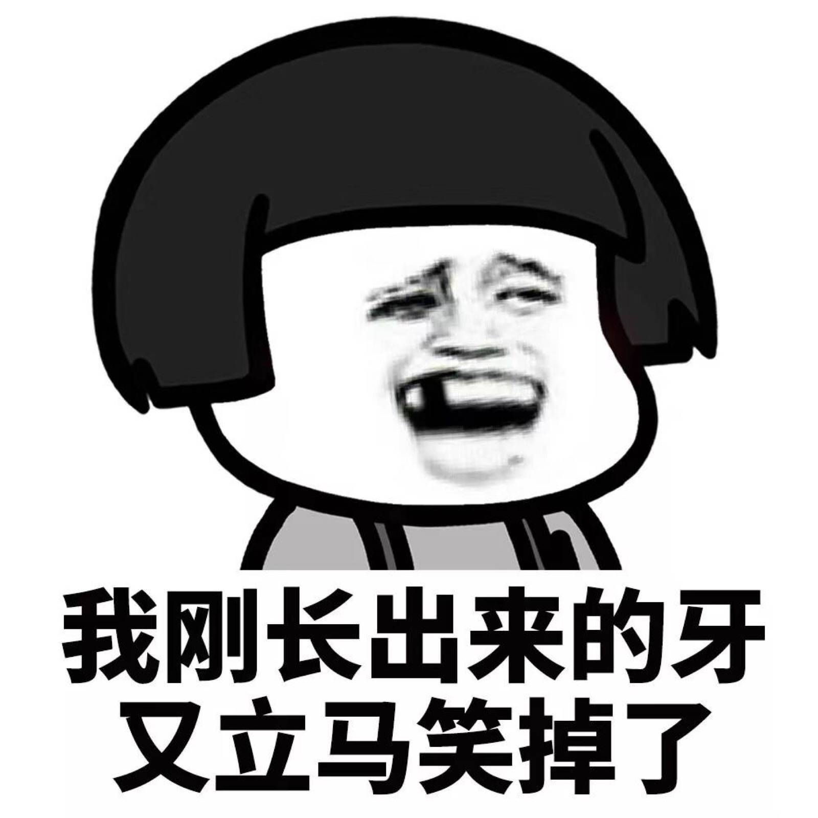 小侄女和二哈在家里打闹,不小心被二哈撞到了,嘴巴磕在茶几上,嘴唇破