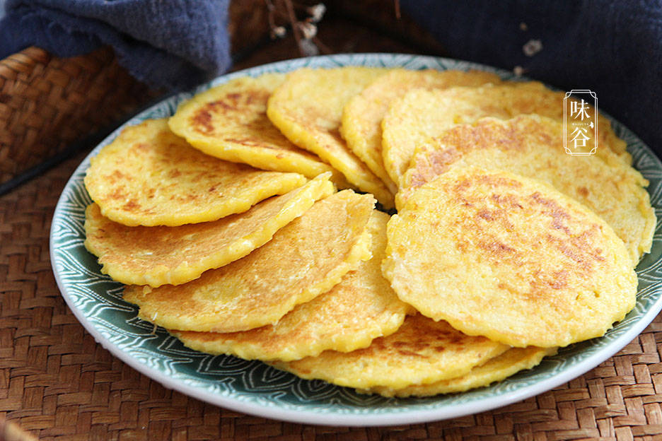 粗粮|早餐多给家人吃这粗粮，做成早餐饼，香甜松软营养足，全家喜欢吃
