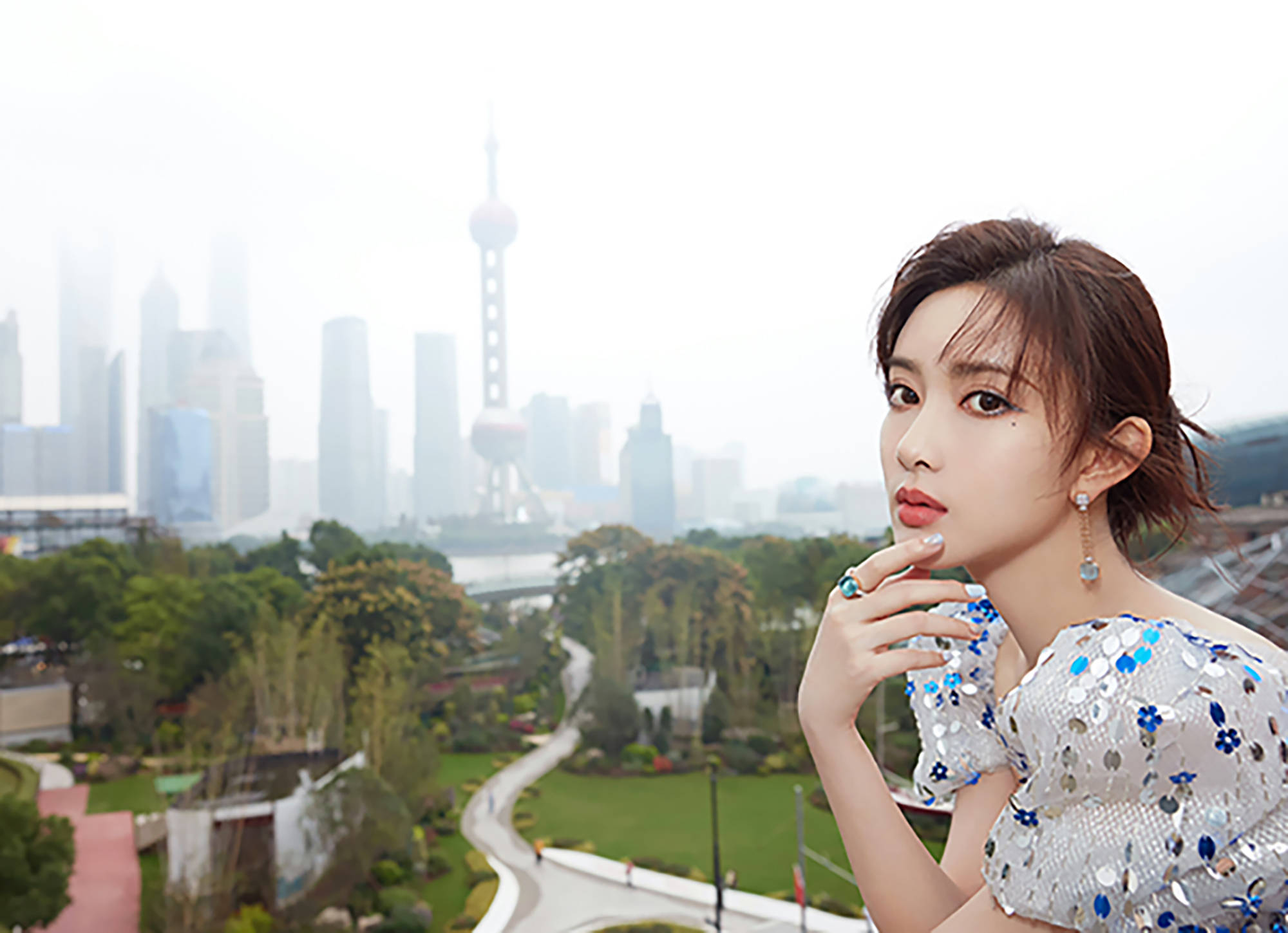 孟子义受邀出席芭莎国际美妆大奖颁奖典礼获得年度魅力之星荣誉