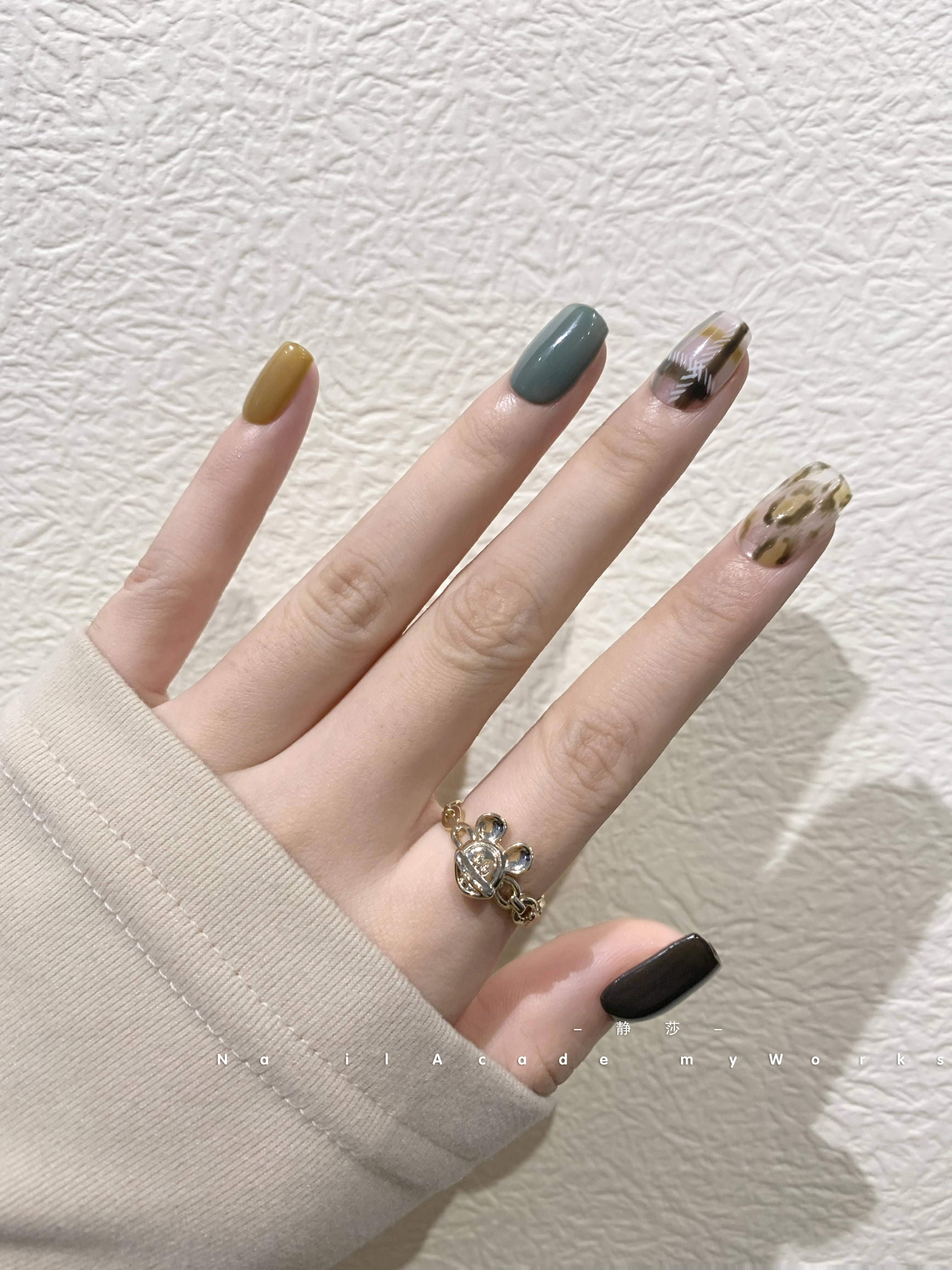 莫兰迪色系秋冬美甲