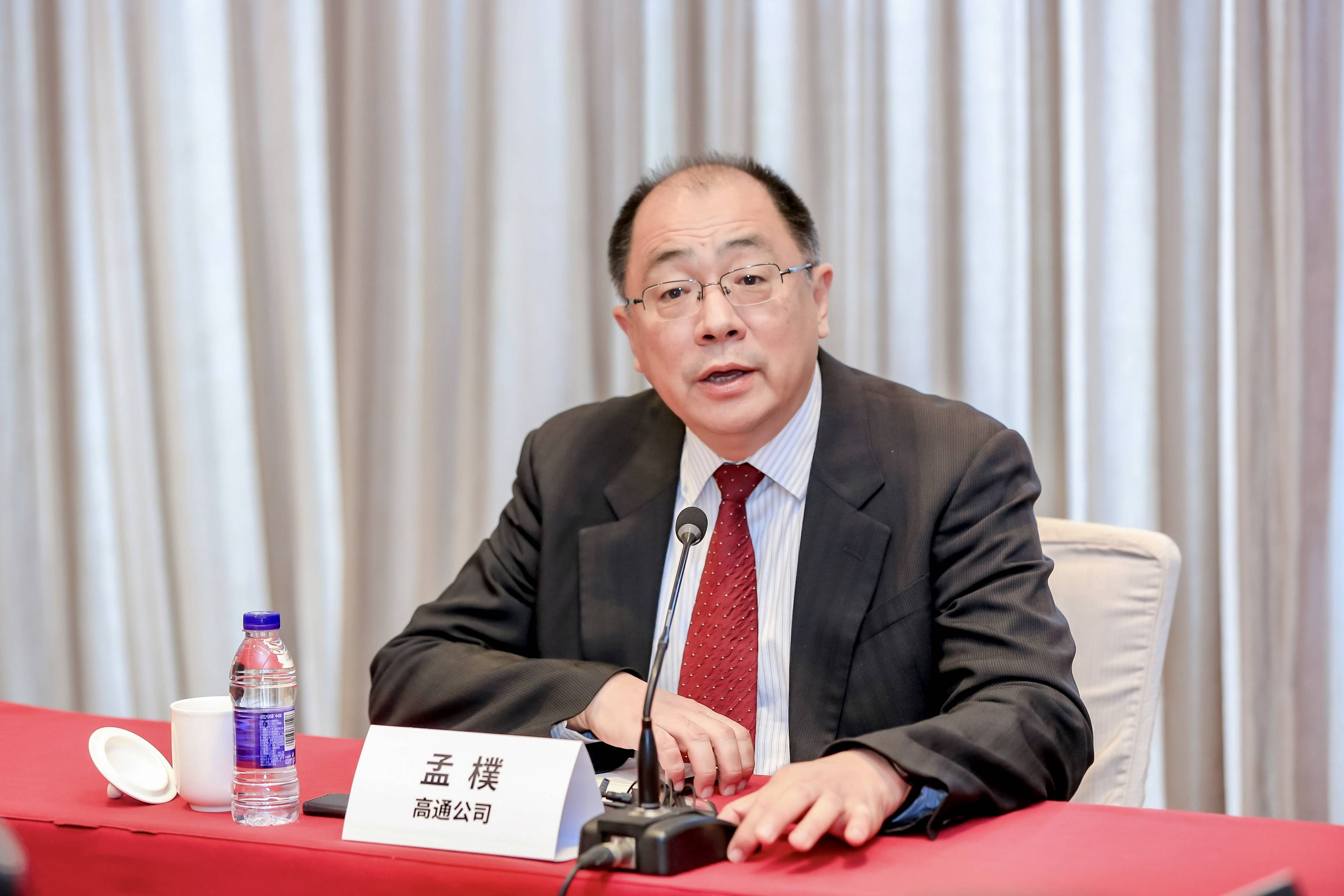 赋能千行百业,高通与产业发展的关系也越来越密切,"老朋友"oppo,vivo