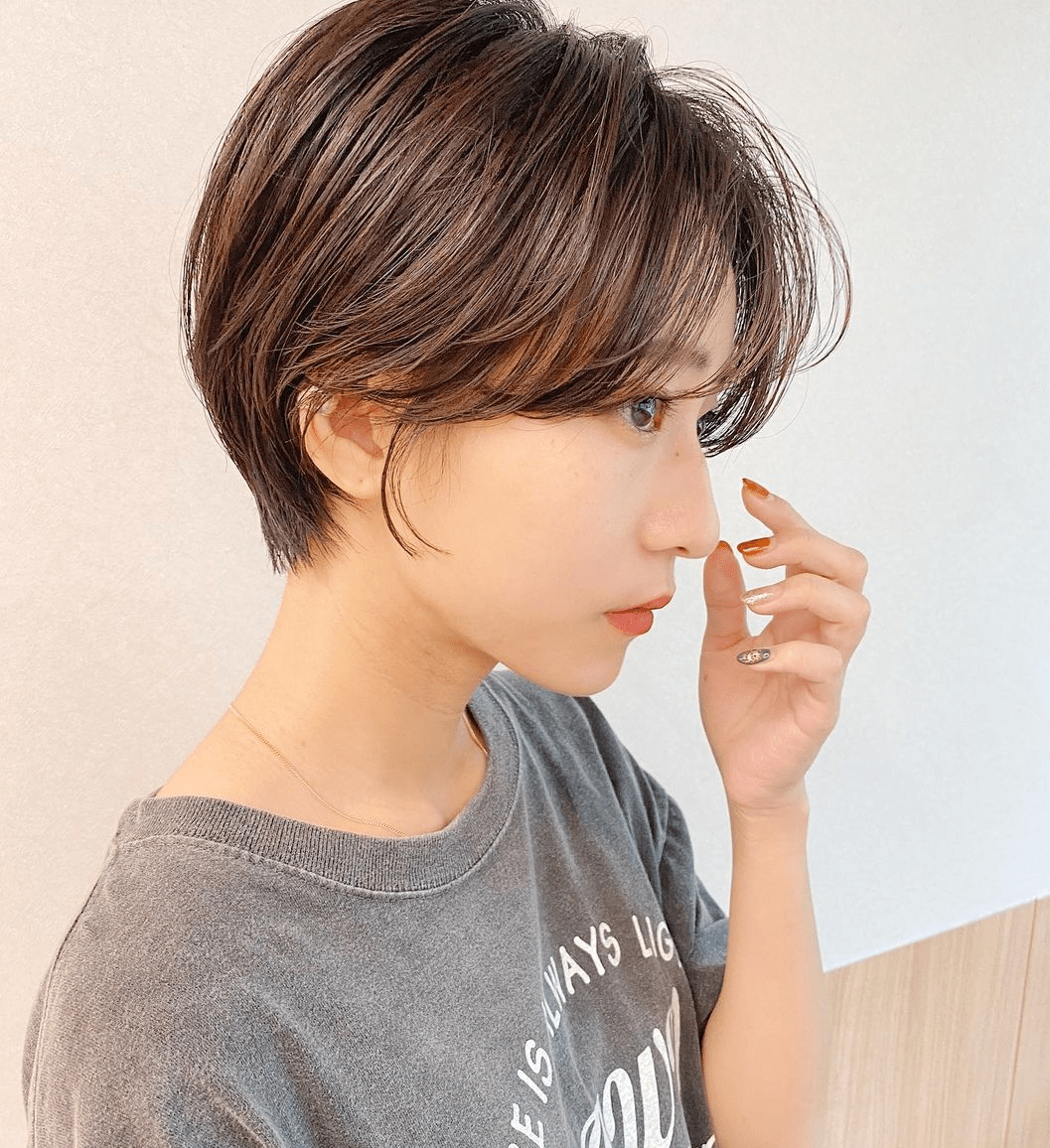 日系短发女少年感长脸图片