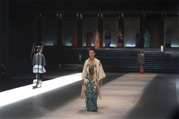 文化 东方雪妮:时尚惊艳山城,2021中国重庆国际时尚开幕