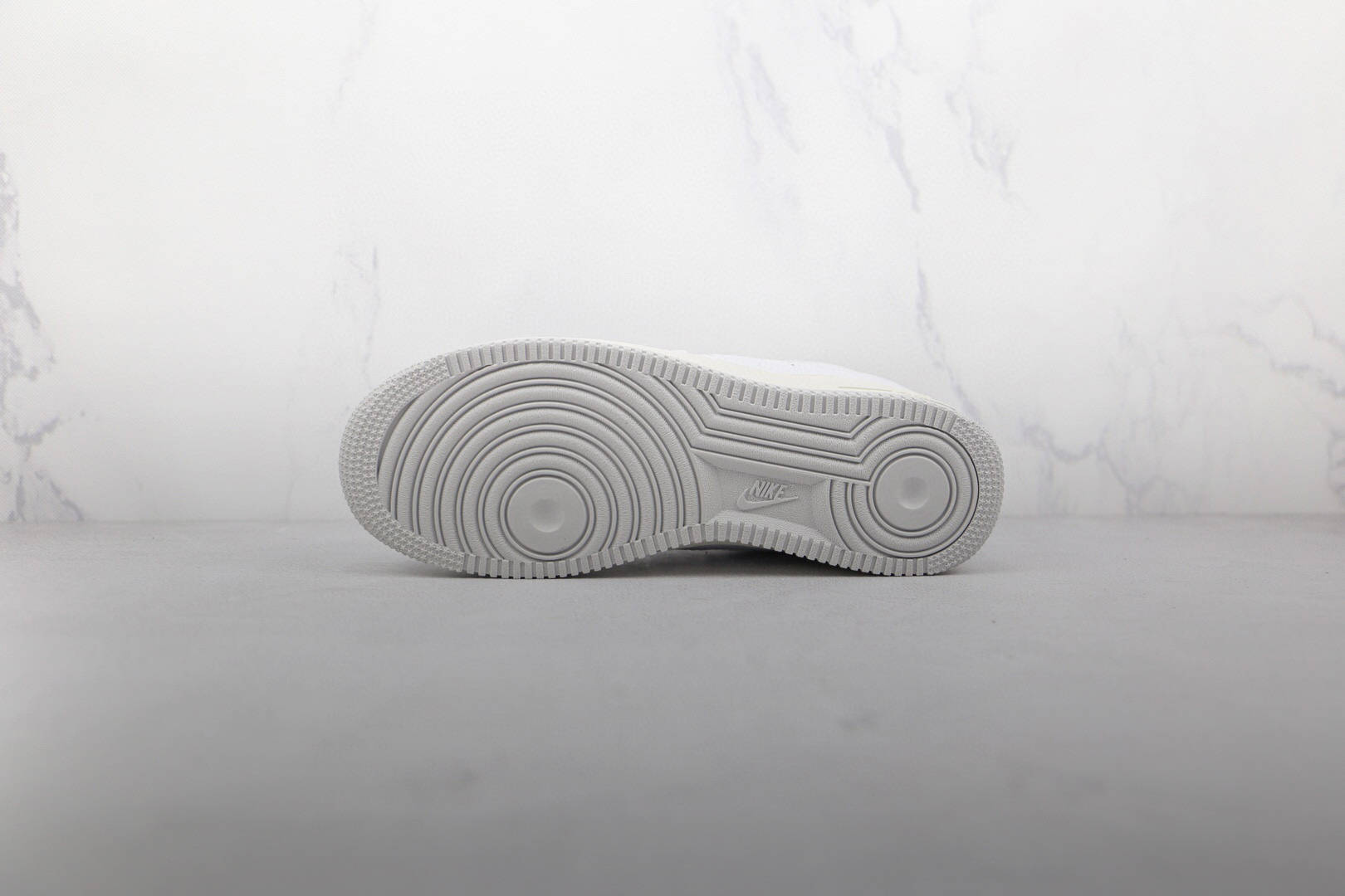 Nike 耐克 Nike Air Force 1 High Strapless 空军一号米白银灰高帮运动鞋