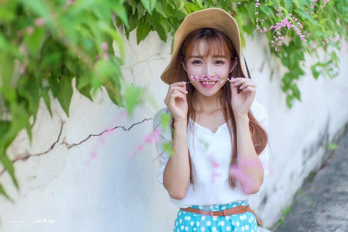 唯美 户外女神唯美清纯彰显优雅