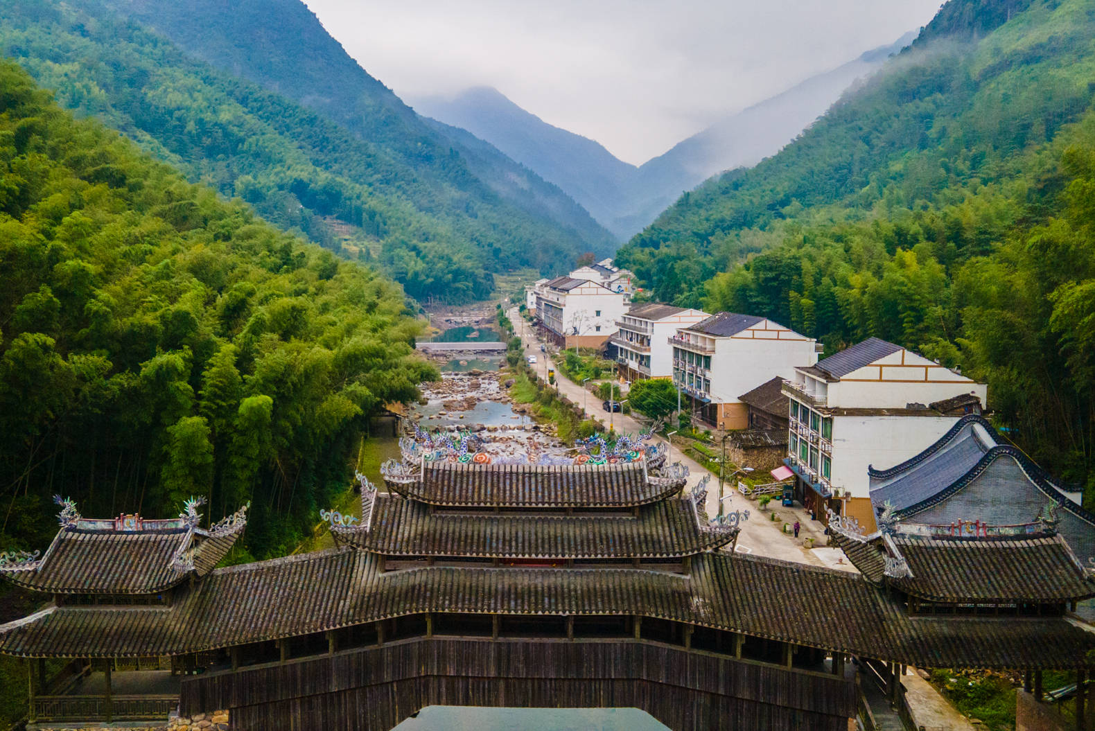 邢台123：西沟村，中国传统古村落，红石垒墙，红石板屋顶，民居多为四合院