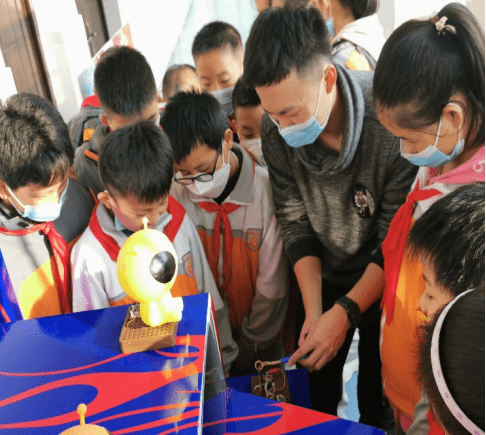 创新点缀人生,科技融入理想——高新三小第一分校“七彩枫叶”科技劳动节纪实