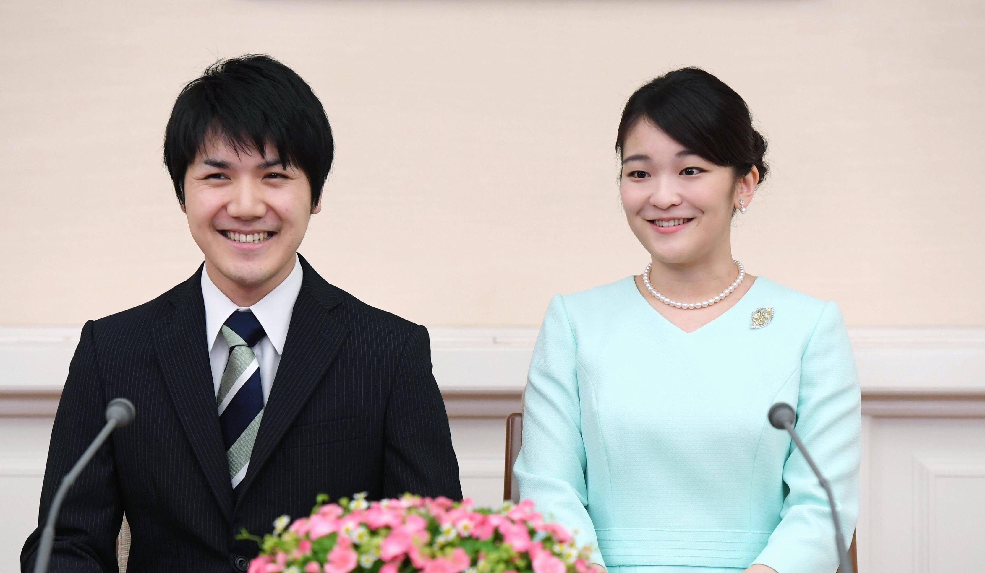 真子公主下嫁平民,这样的皇室不待也罢!_小室