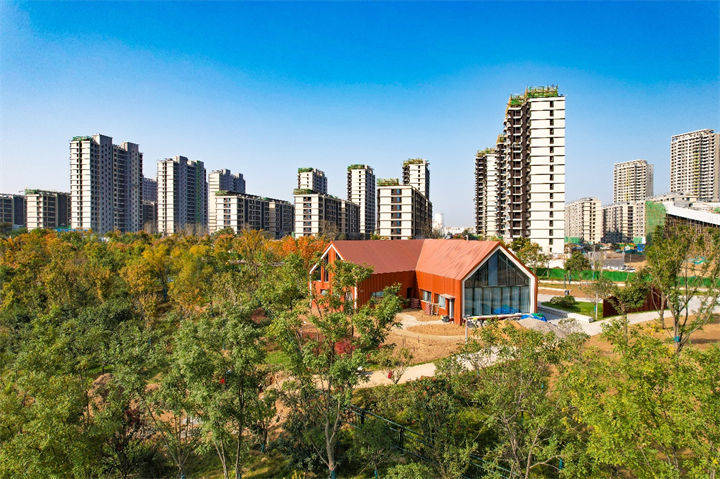 郑州华侨城街角公园叠彩园留住自然的脚步,享受不同季节的专属景色.